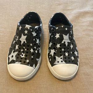 Native Jefferson shoes Toddler size 8